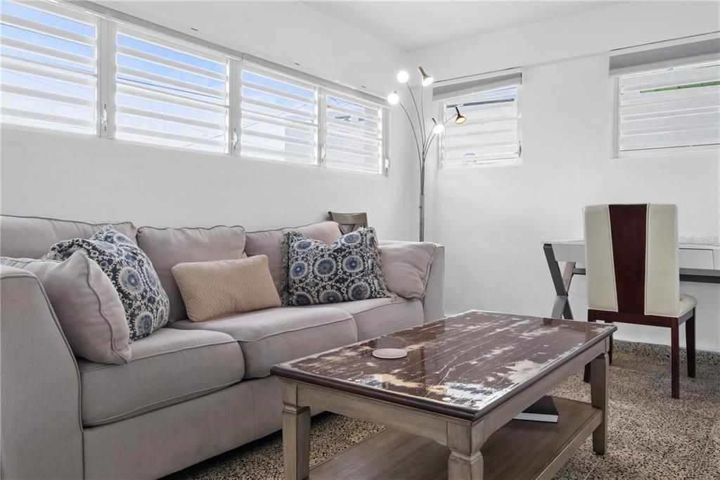 На продажу: $595,000 (5 спален, 3 ванн, 4530 Квадратных фут)