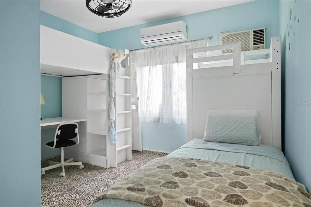 На продажу: $595,000 (5 спален, 3 ванн, 4530 Квадратных фут)