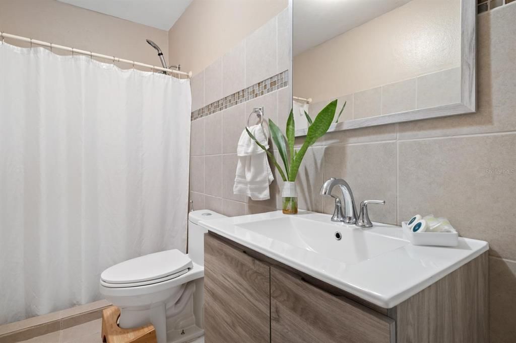 На продажу: $595,000 (5 спален, 3 ванн, 4530 Квадратных фут)