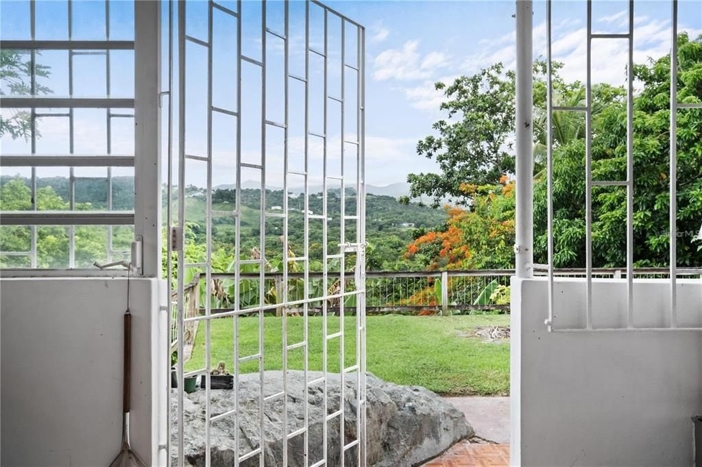 На продажу: $595,000 (5 спален, 3 ванн, 4530 Квадратных фут)