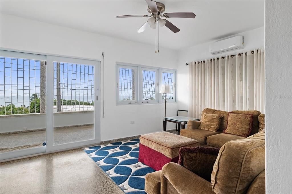 На продажу: $595,000 (5 спален, 3 ванн, 4530 Квадратных фут)