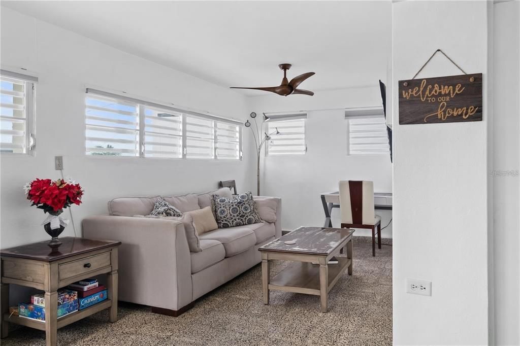 На продажу: $595,000 (5 спален, 3 ванн, 4530 Квадратных фут)