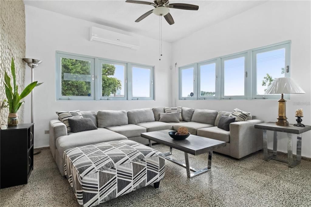 На продажу: $595,000 (5 спален, 3 ванн, 4530 Квадратных фут)