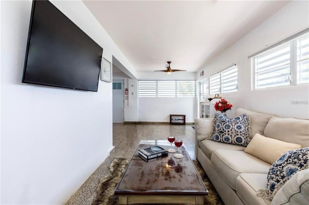 На продажу: $595,000 (5 спален, 3 ванн, 4530 Квадратных фут)