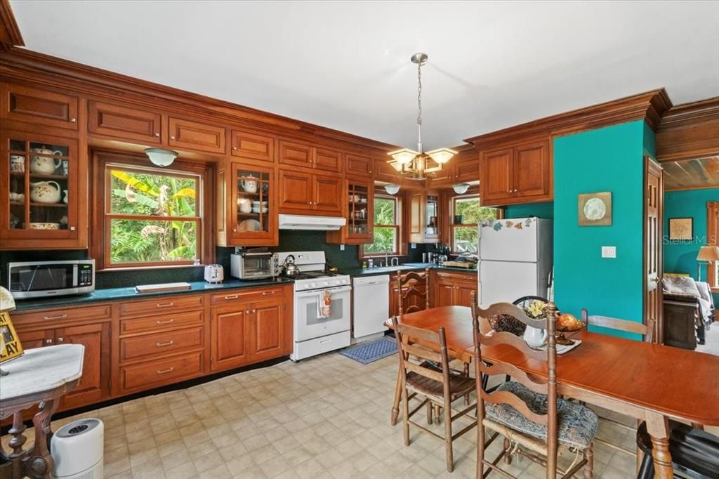 En Venta: $320,000 (3 camas, 2 baños, 2064 Pies cuadrados)