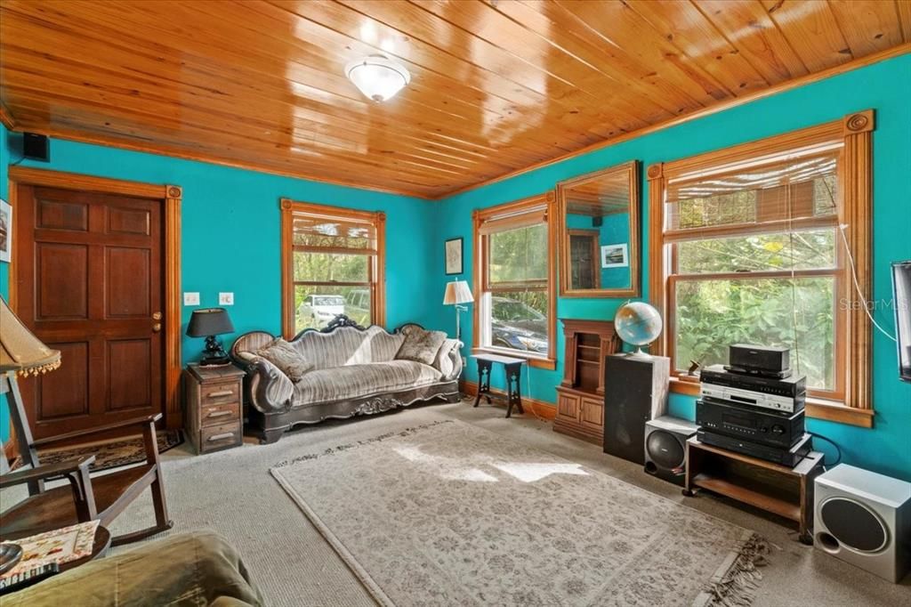 En Venta: $320,000 (3 camas, 2 baños, 2064 Pies cuadrados)