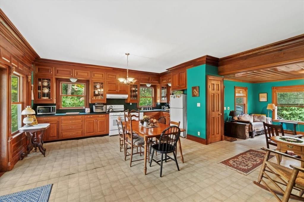 En Venta: $320,000 (3 camas, 2 baños, 2064 Pies cuadrados)