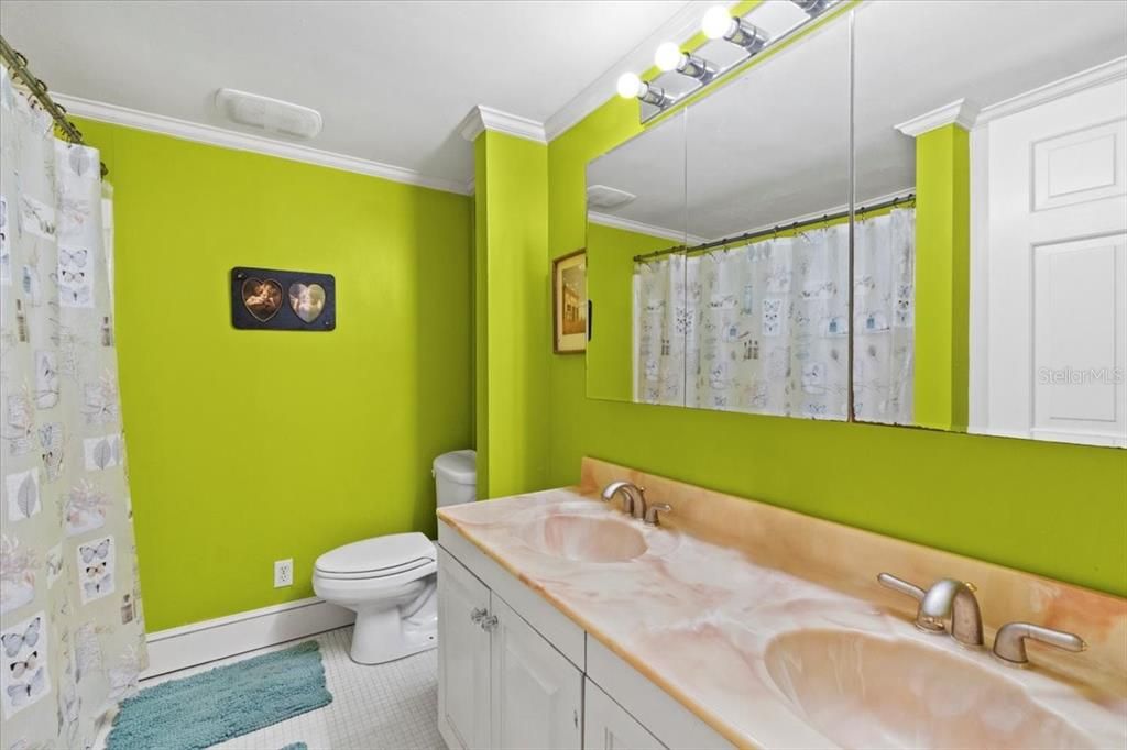 En Venta: $320,000 (3 camas, 2 baños, 2064 Pies cuadrados)