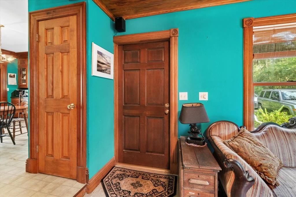 En Venta: $320,000 (3 camas, 2 baños, 2064 Pies cuadrados)