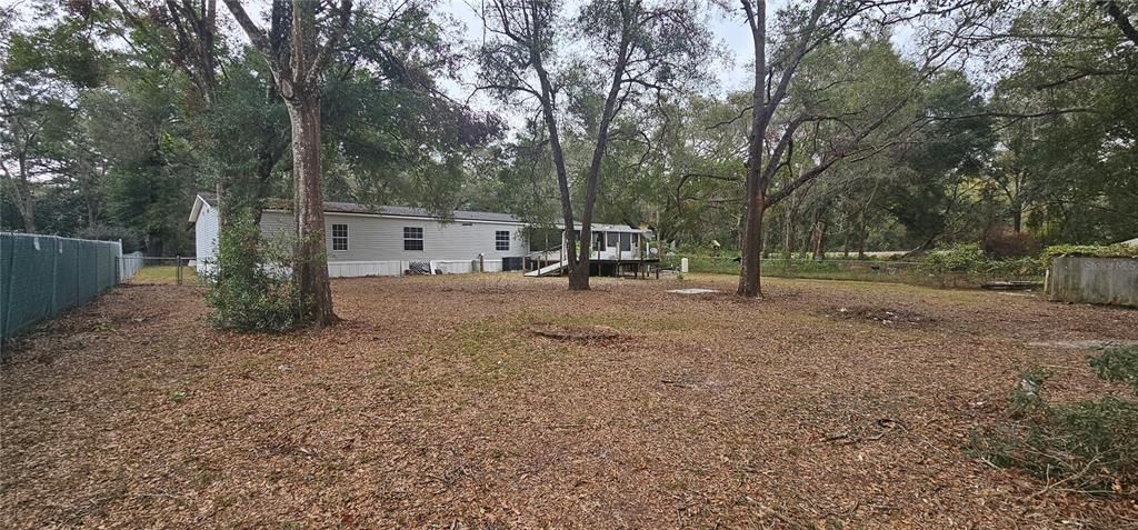 合同活跃: $205,000 (3 贝兹, 3 浴室, 2052 平方英尺)