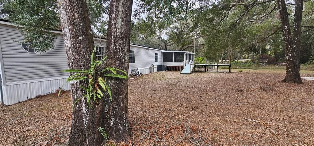 合同活跃: $205,000 (3 贝兹, 3 浴室, 2052 平方英尺)