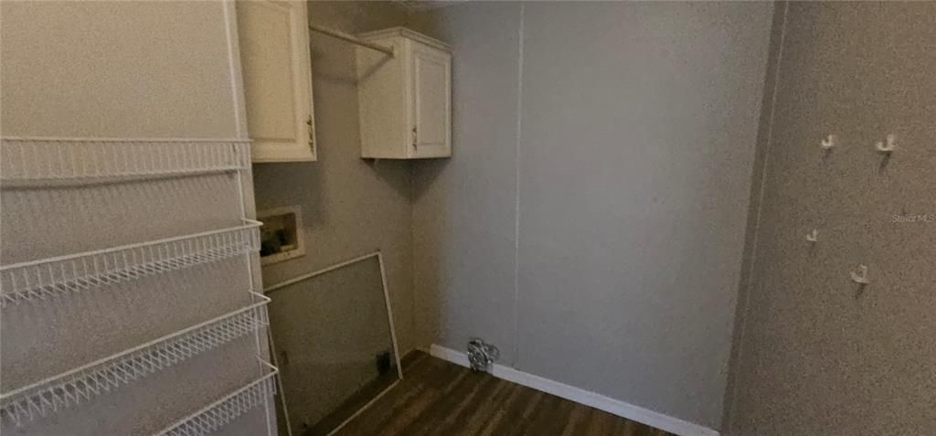 合同活跃: $205,000 (3 贝兹, 3 浴室, 2052 平方英尺)