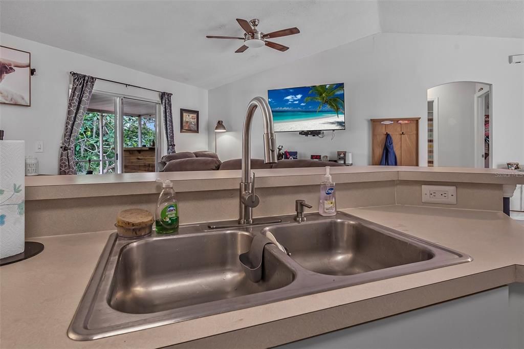 For Sale: $315,000 (3 beds, 2 baths, 1356 Square Feet)