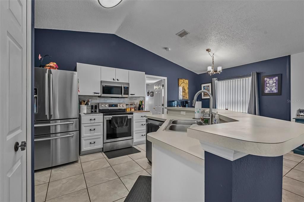 For Sale: $315,000 (3 beds, 2 baths, 1356 Square Feet)