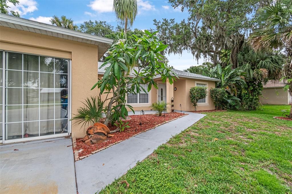 For Sale: $315,000 (3 beds, 2 baths, 1356 Square Feet)