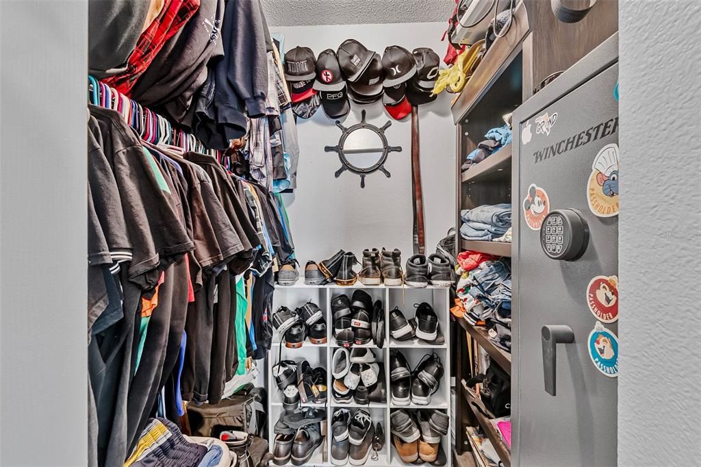 For Sale: $315,000 (3 beds, 2 baths, 1356 Square Feet)