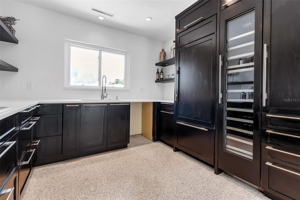 Под контрактом: $1,500,000 (3 спален, 2 ванн, 1894 Квадратных фут)