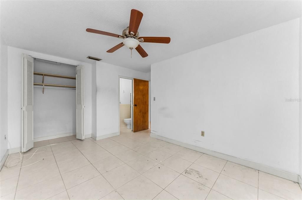 Active With Contract: $128,000 (2 beds, 1 baths, 920 Square Feet)
