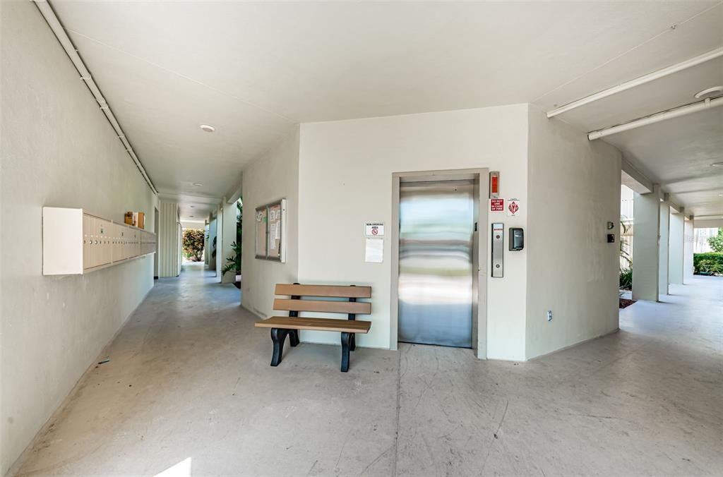 Active With Contract: $128,000 (2 beds, 1 baths, 920 Square Feet)