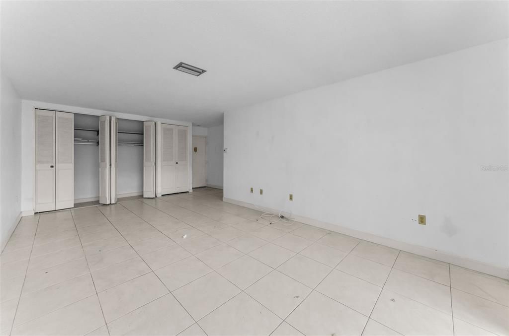 Active With Contract: $128,000 (2 beds, 1 baths, 920 Square Feet)