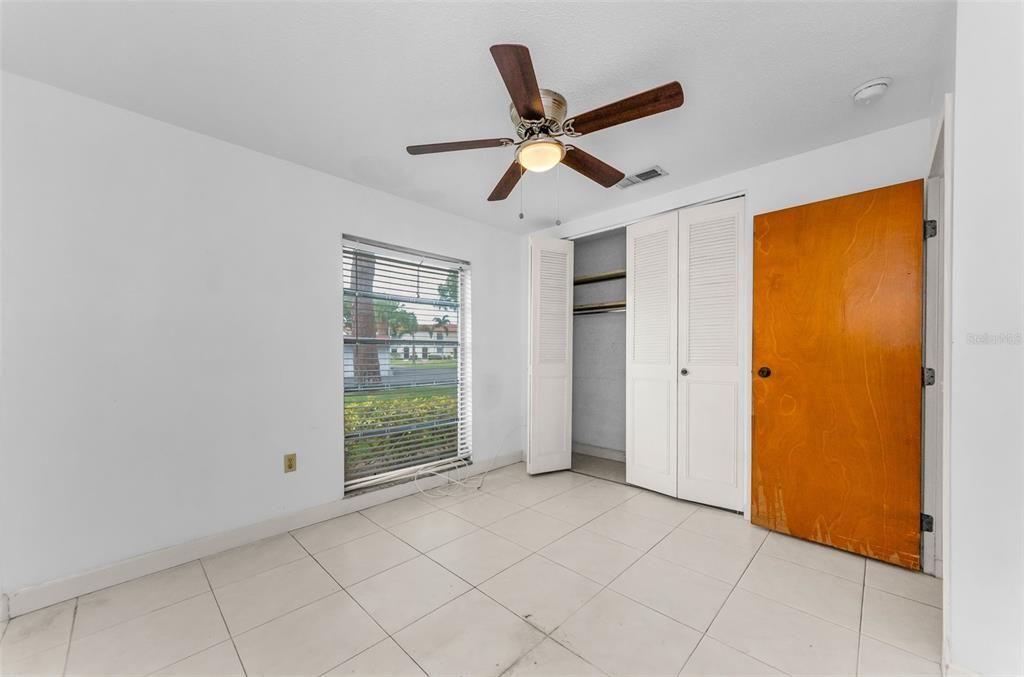 Active With Contract: $128,000 (2 beds, 1 baths, 920 Square Feet)