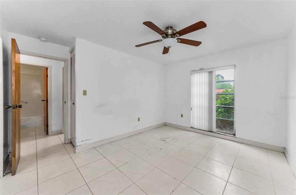 Active With Contract: $128,000 (2 beds, 1 baths, 920 Square Feet)
