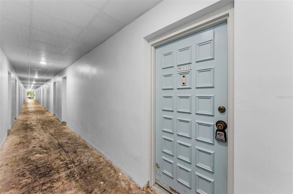 Active With Contract: $128,000 (2 beds, 1 baths, 920 Square Feet)