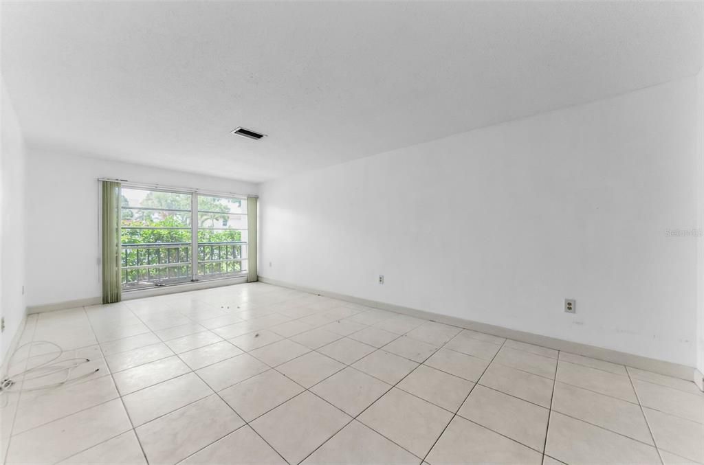 Active With Contract: $128,000 (2 beds, 1 baths, 920 Square Feet)