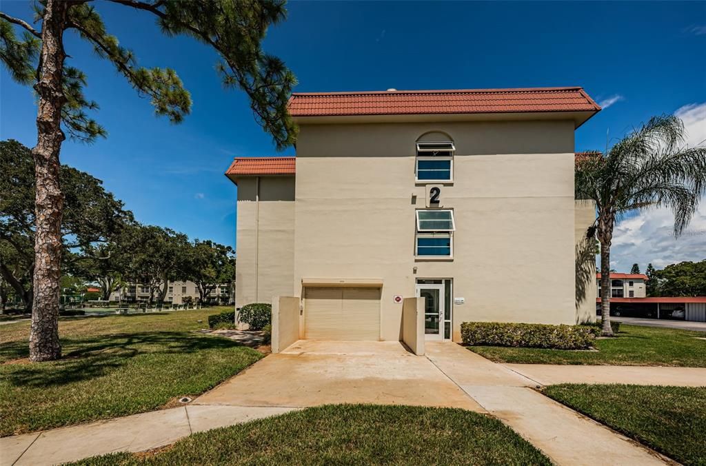 Active With Contract: $128,000 (2 beds, 1 baths, 920 Square Feet)