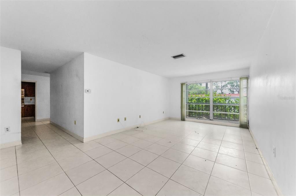 Active With Contract: $128,000 (2 beds, 1 baths, 920 Square Feet)