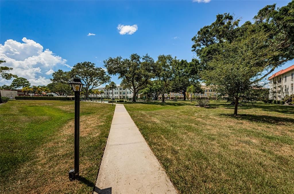 Active With Contract: $128,000 (2 beds, 1 baths, 920 Square Feet)