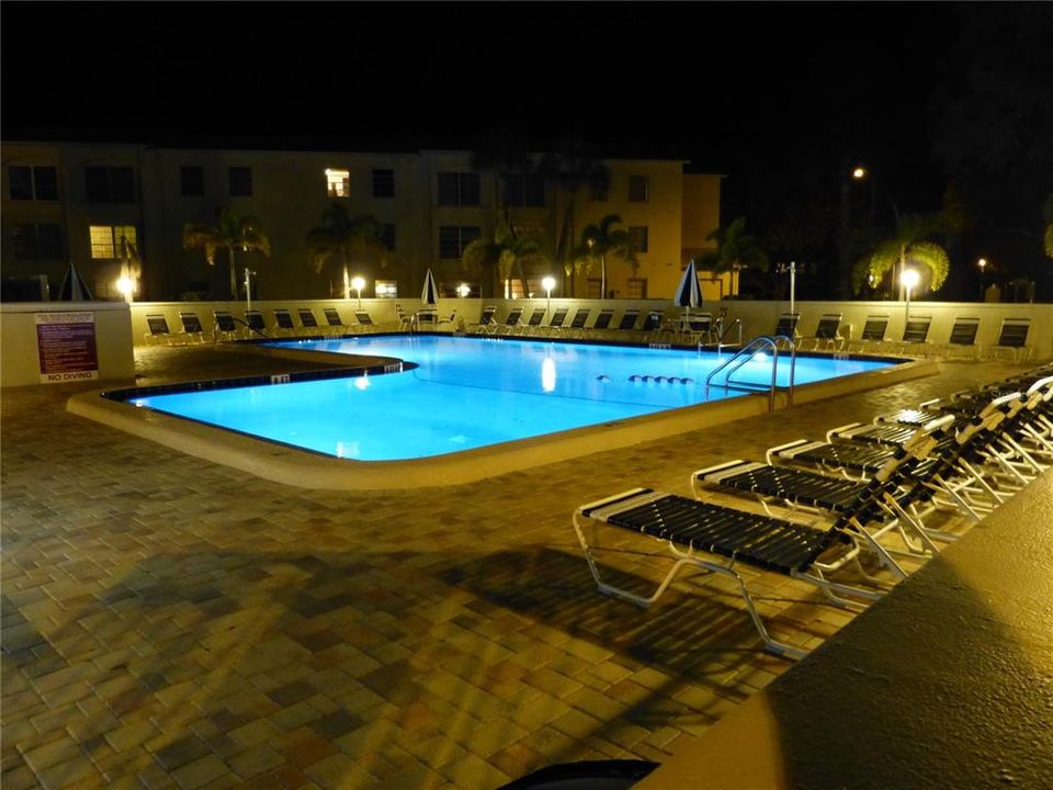 Active With Contract: $128,000 (2 beds, 1 baths, 920 Square Feet)