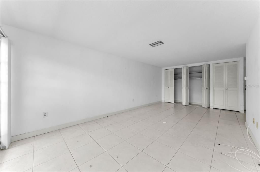Active With Contract: $128,000 (2 beds, 1 baths, 920 Square Feet)