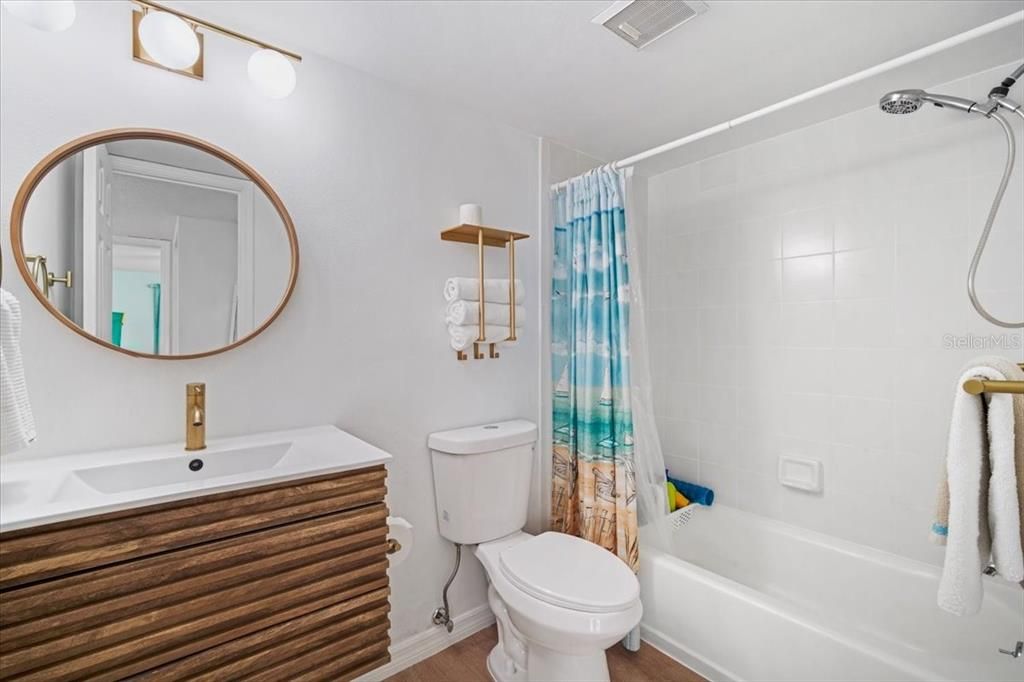 待售: $900,000 (2 贝兹, 2 浴室, 1470 平方英尺)