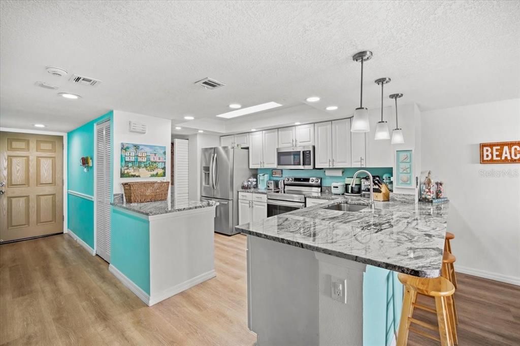 待售: $900,000 (2 贝兹, 2 浴室, 1470 平方英尺)