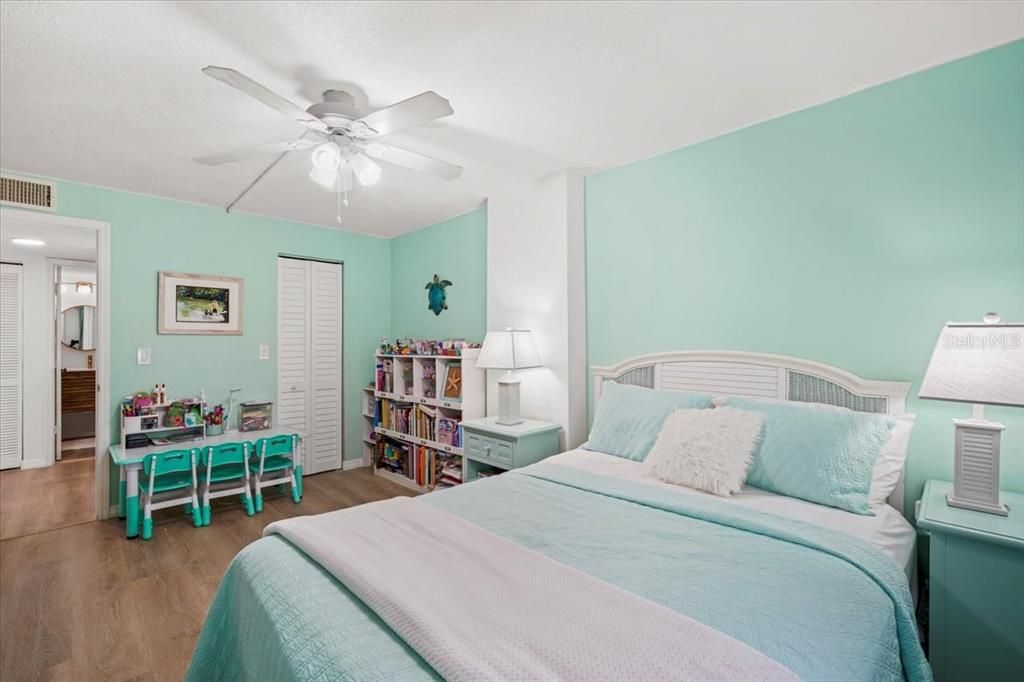 待售: $900,000 (2 贝兹, 2 浴室, 1470 平方英尺)