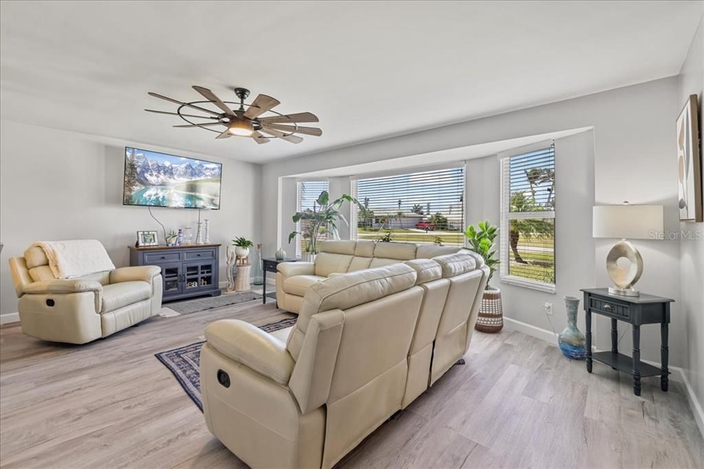 For Sale: $459,900 (3 beds, 2 baths, 1742 Square Feet)