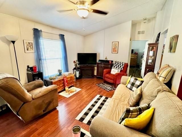 На продажу: $159,000 (3 спален, 2 ванн, 1360 Квадратных фут)