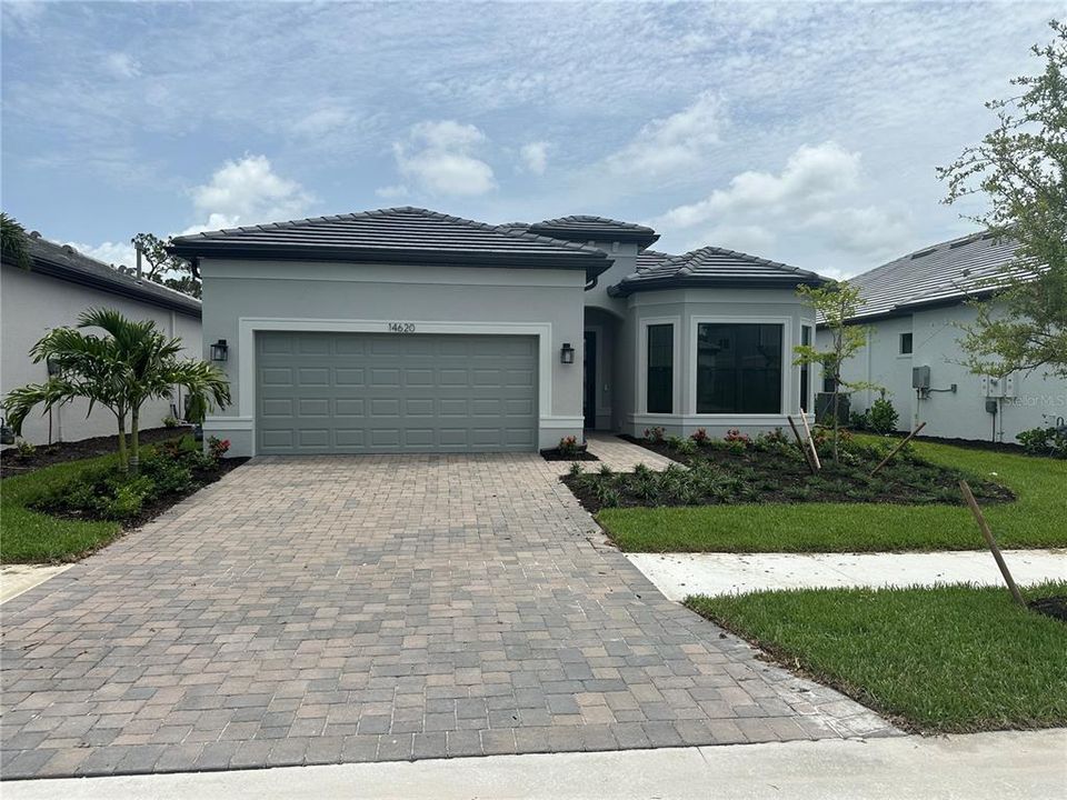 Vendido Recientemente: $976,396 (4 camas, 3 baños, 2127 Pies cuadrados)