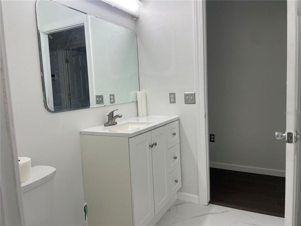 На продажу: $205,000 (3 спален, 1 ванн, 974 Квадратных фут)