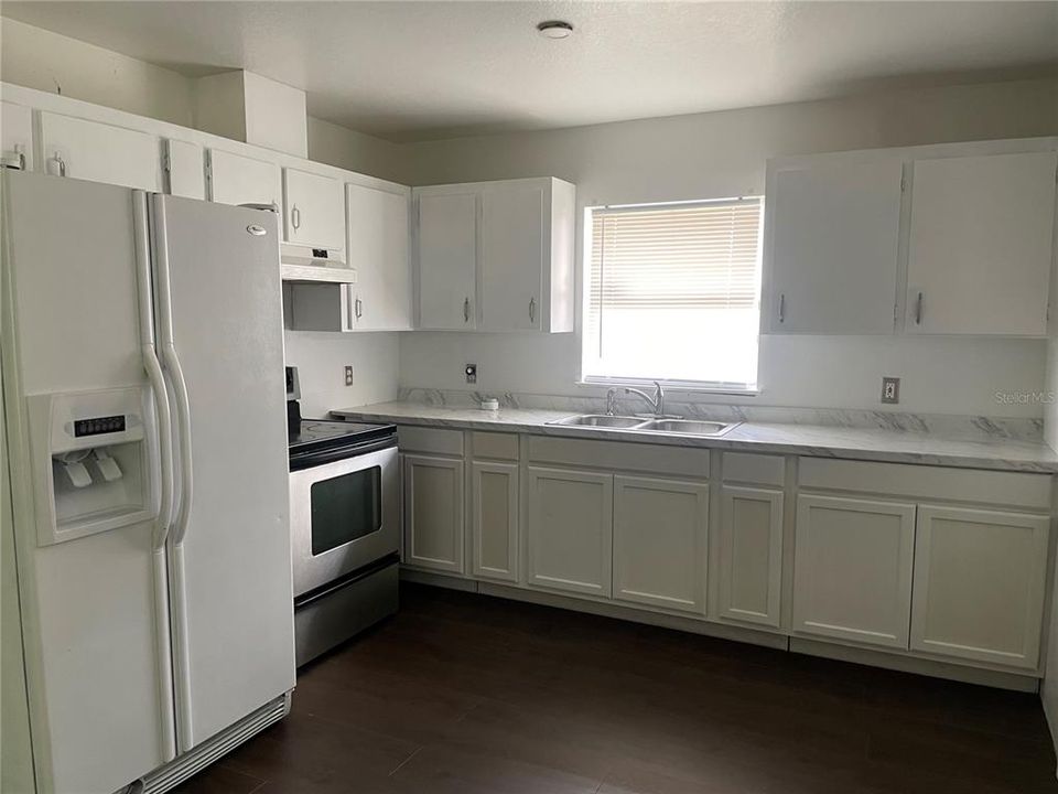 На продажу: $205,000 (3 спален, 1 ванн, 974 Квадратных фут)