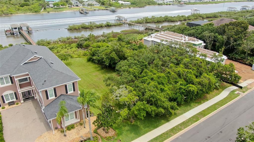 Active With Contract: $364,000 (0.47 acres)