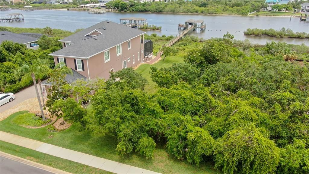 Active With Contract: $364,000 (0.47 acres)