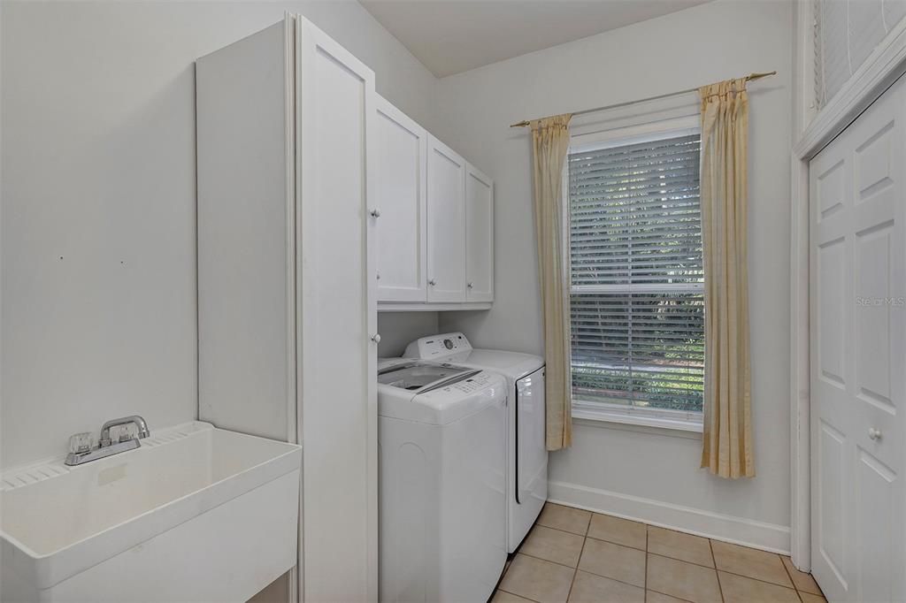 Active With Contract: $899,700 (4 beds, 3 baths, 3105 Square Feet)