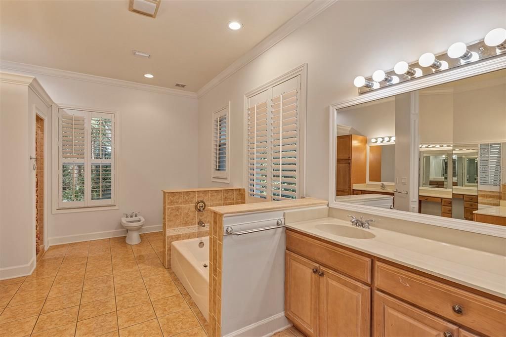 Active With Contract: $899,700 (4 beds, 3 baths, 3105 Square Feet)