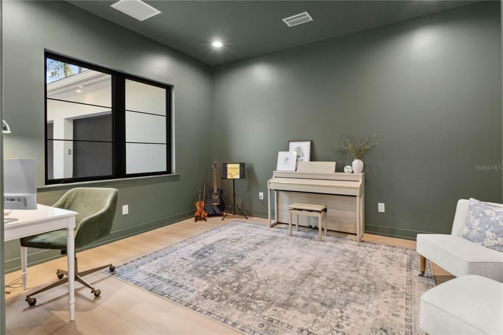 For Sale: $2,450,000 (4 beds, 5 baths, 3839 Square Feet)