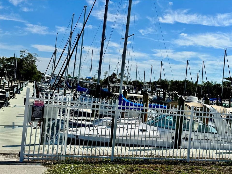 Active With Contract: $289,900 (3 beds, 1 baths, 1170 Square Feet)