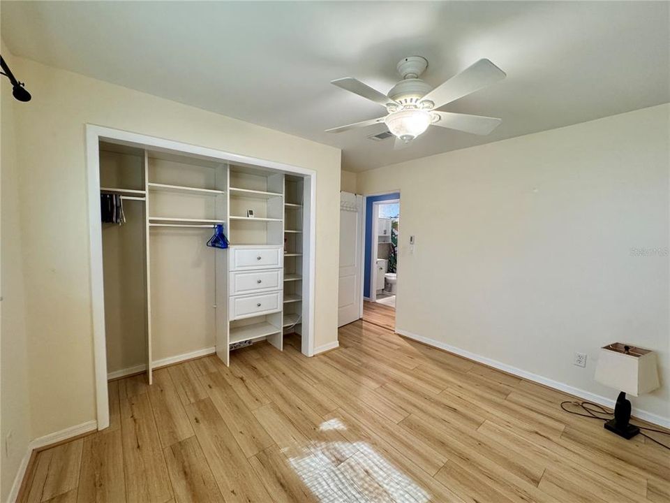 Active With Contract: $289,900 (3 beds, 1 baths, 1170 Square Feet)