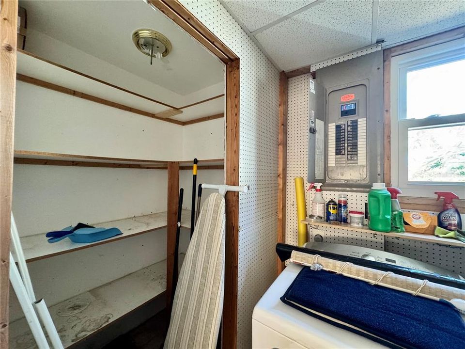 Active With Contract: $289,900 (3 beds, 1 baths, 1170 Square Feet)