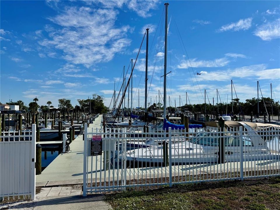 Active With Contract: $289,900 (3 beds, 1 baths, 1170 Square Feet)